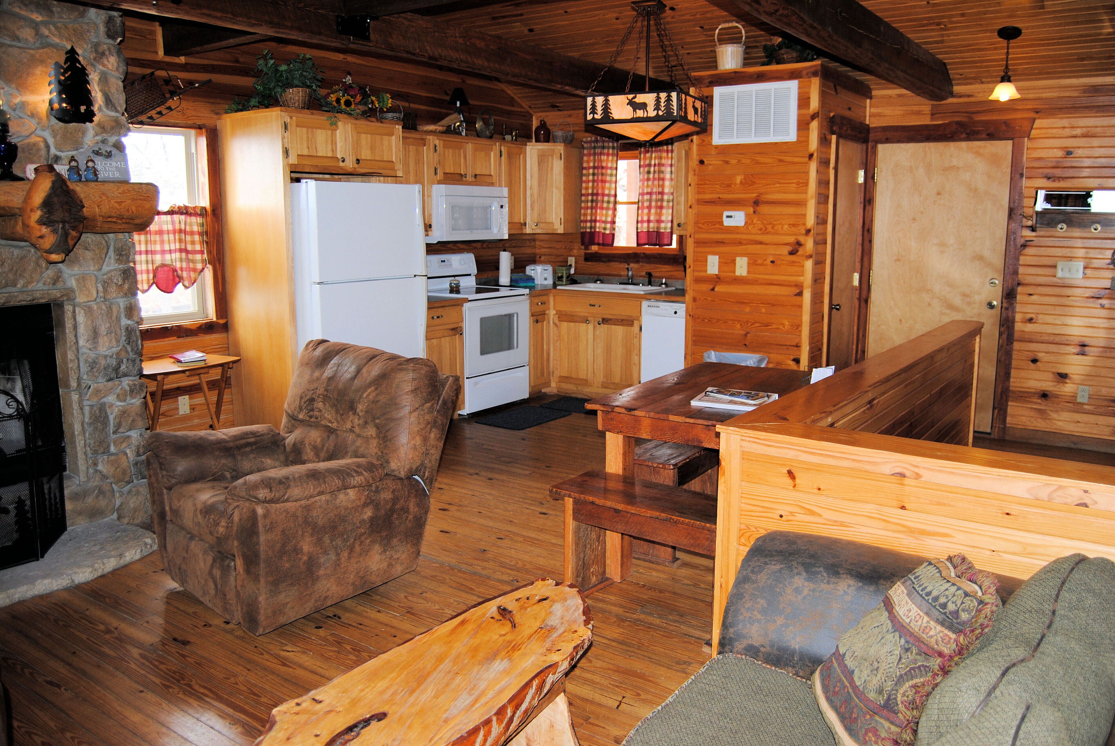 Can-U-Canoe Riverview  3 Bedroom Cabin with Great River View