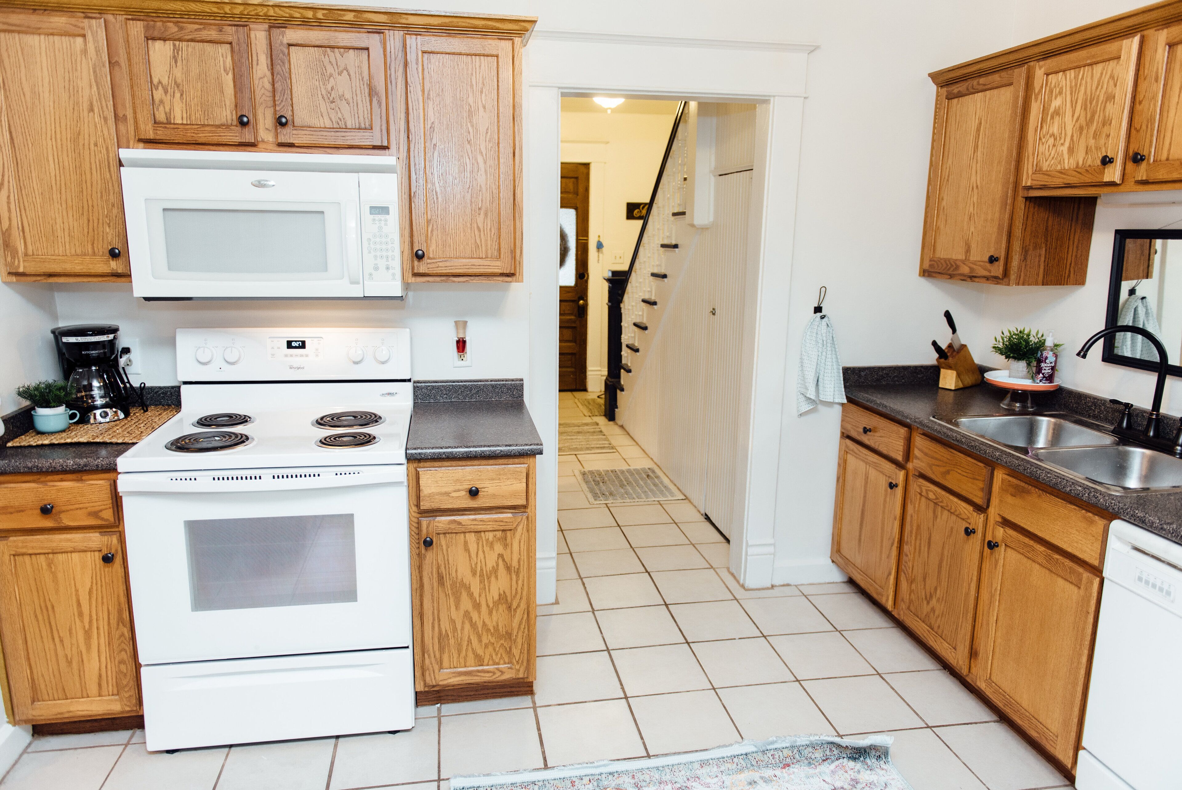 Campus & Downtown - Near Starbucks - Netflix - 2Br/1Ba