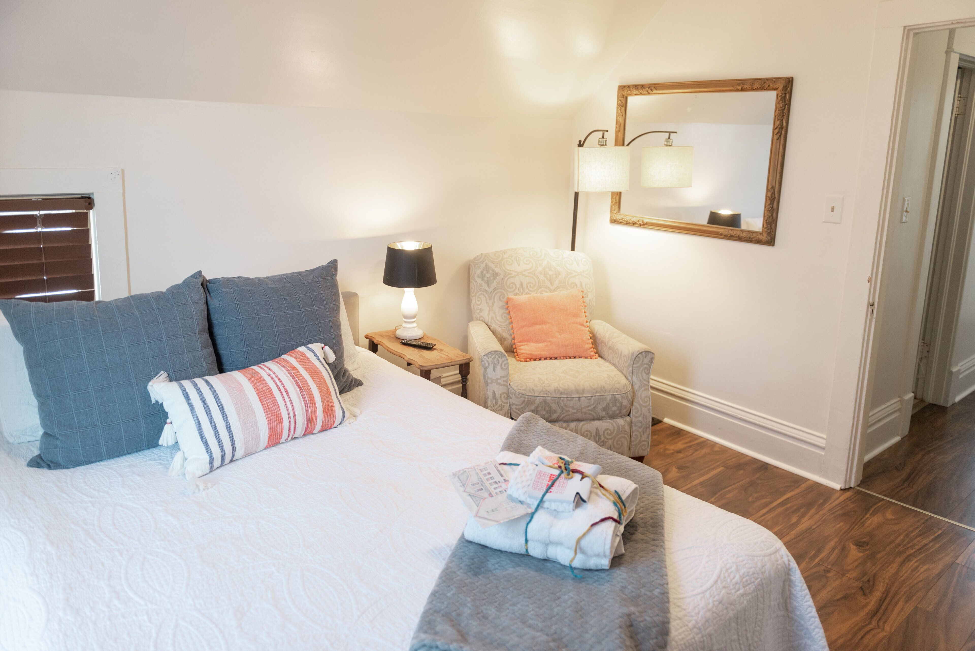 2 quartos, escrivaninha, ferros/tábuas de passar roupa, Wi-Fi