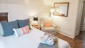 2 habitaciones, escritorio, tabla de planchar con plancha y wifi