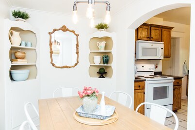 Campus & Downtown - Near Starbucks - Netflix - 2Br/1Ba