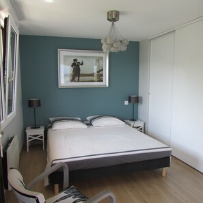 3 bedrooms, iron/ironing board, WiFi - "LA PARENTHÈSE": 4-Star Getaway - Panoramic View over Lake Bourget. (Le Bourget-Du-Lac)