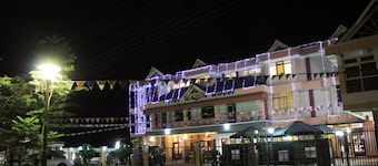 Hotel Wagon Wheel
