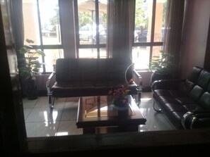 Lobby sitting area - Hotel Wagon Wheel (Naivasha)