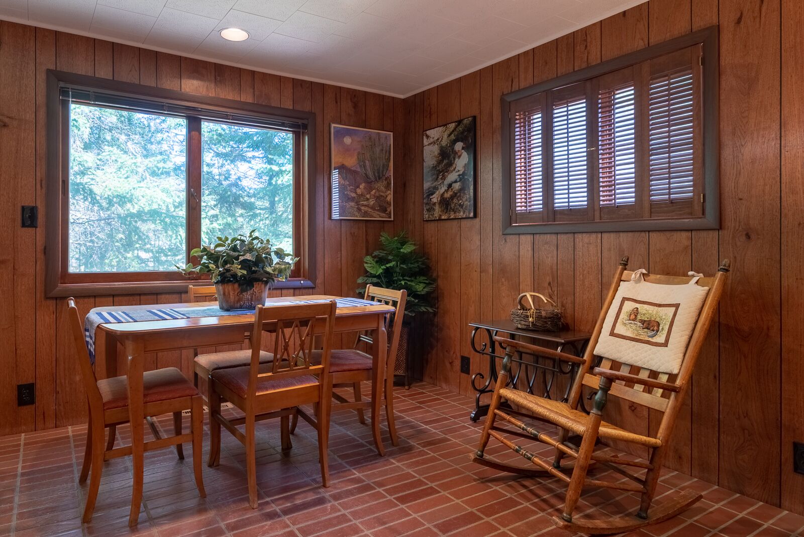 Gus`s Stump, a scenic retreat by all of the winter and summer fun of Michigan.