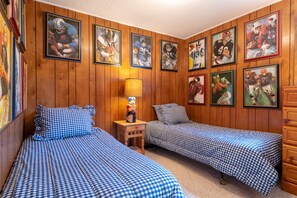 4 slaapkamers, een strijkplank/strijkijzer, gratis wifi, beddengoed