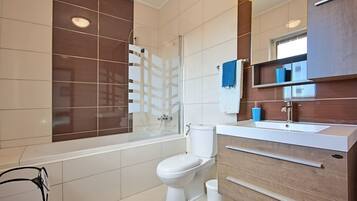 Villa, 4 Bedrooms, Private Bathroom, Pool View | Bathroom