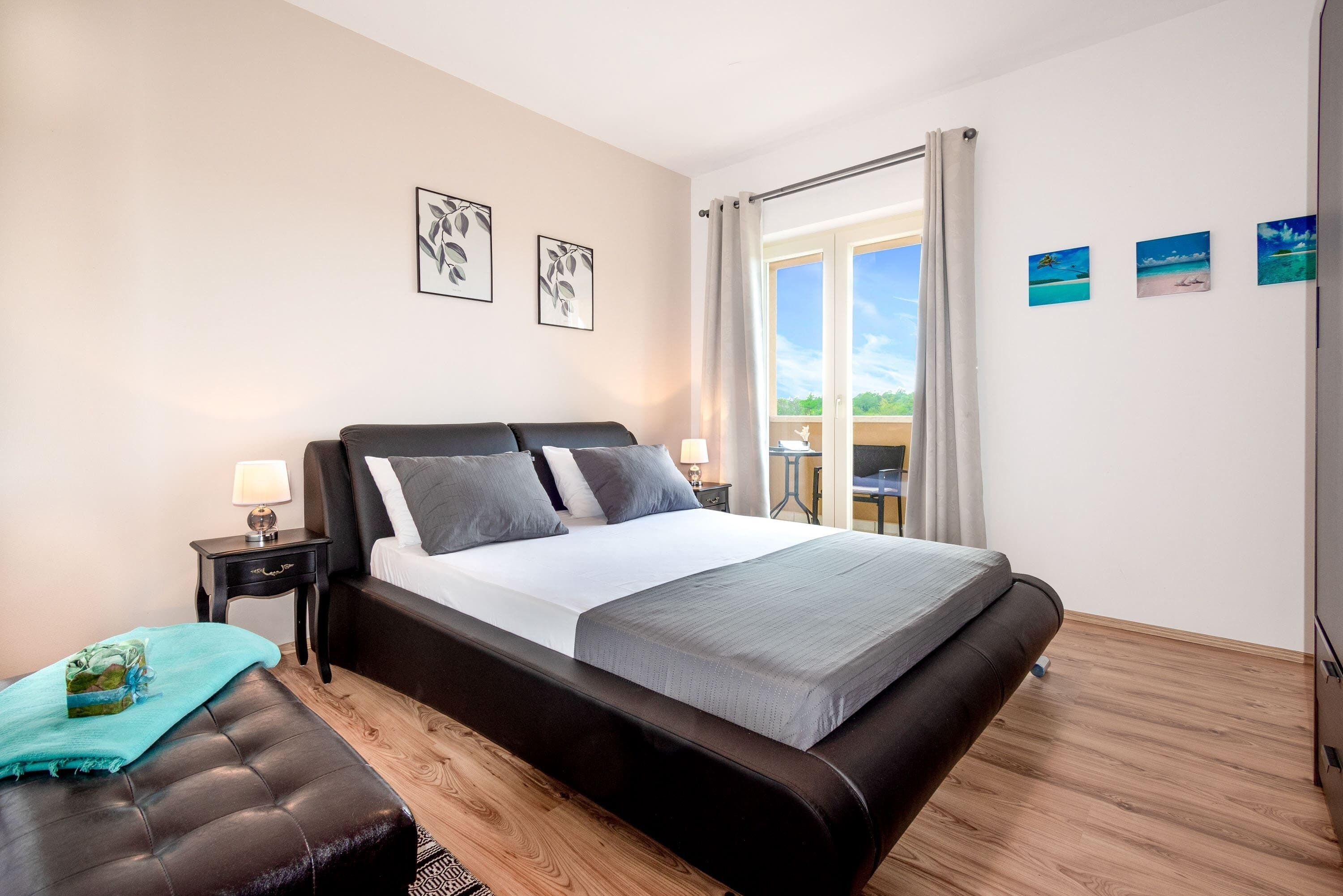 Villa, 4 Schlafzimmer, eigenes Bad, Poolblick