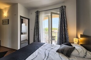 4 bedrooms, in-room safe, blackout curtains, iron/ironing board