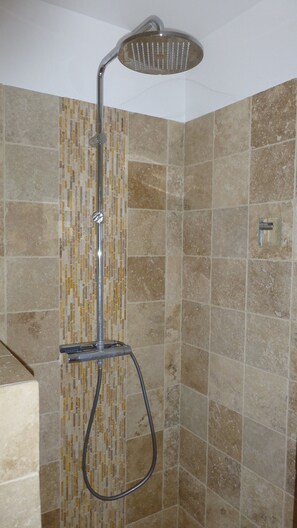 Een douche, een haardroger