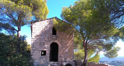 Gßte de charme contemporain : propriété arborée, piscine privée, vue Luberon