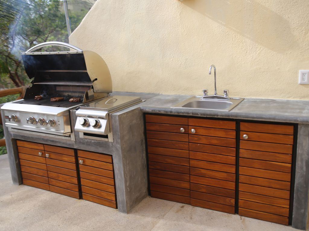 4BR, 5BA,  Sunset Ocean Views, Heated infinity Pool, Great Wi-Fi, Private Villa