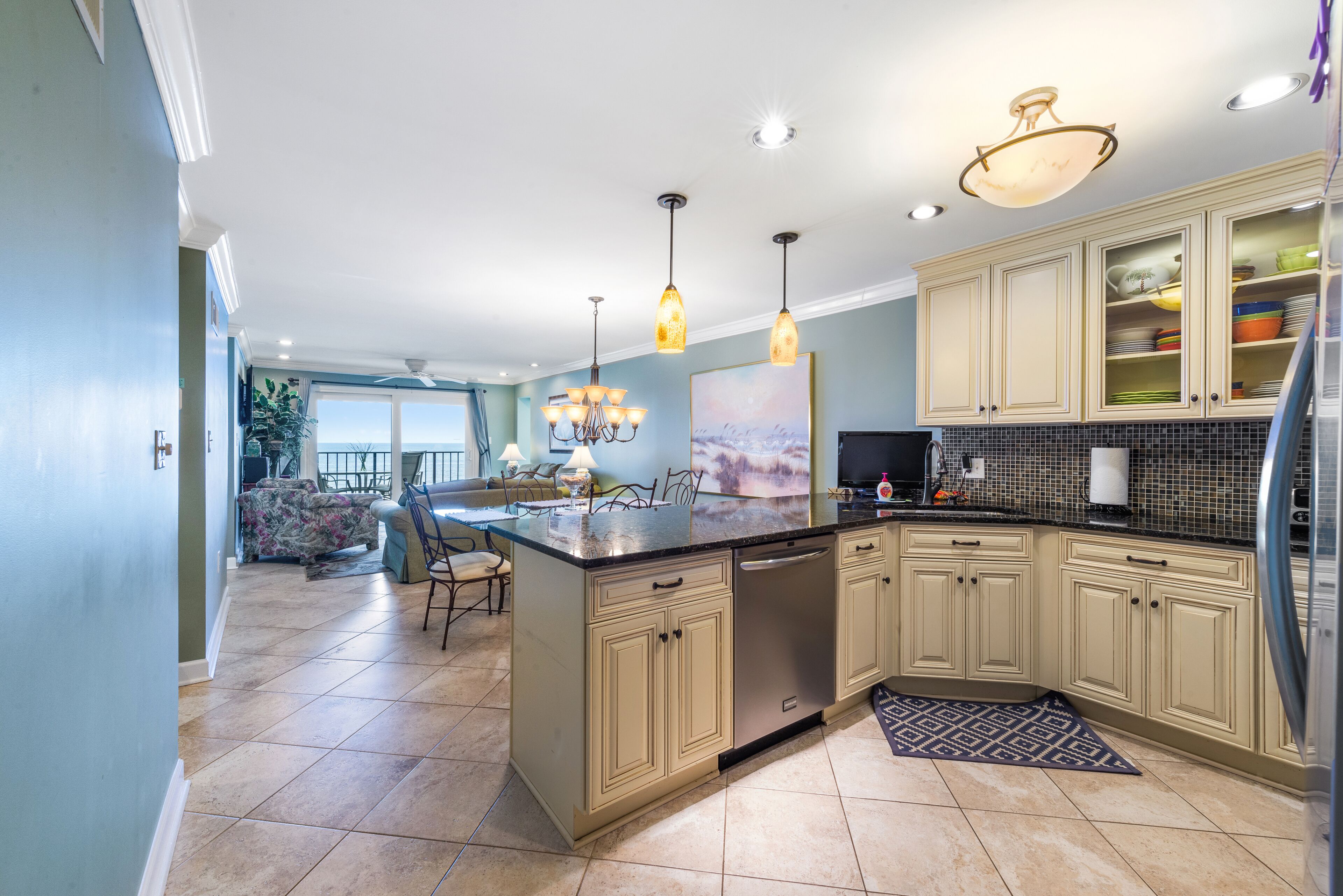 OCEANFRONT/EXCEPTIONALLY CLEAN 3BR/3BA CONDO AUG 24-30 AVAILABLE