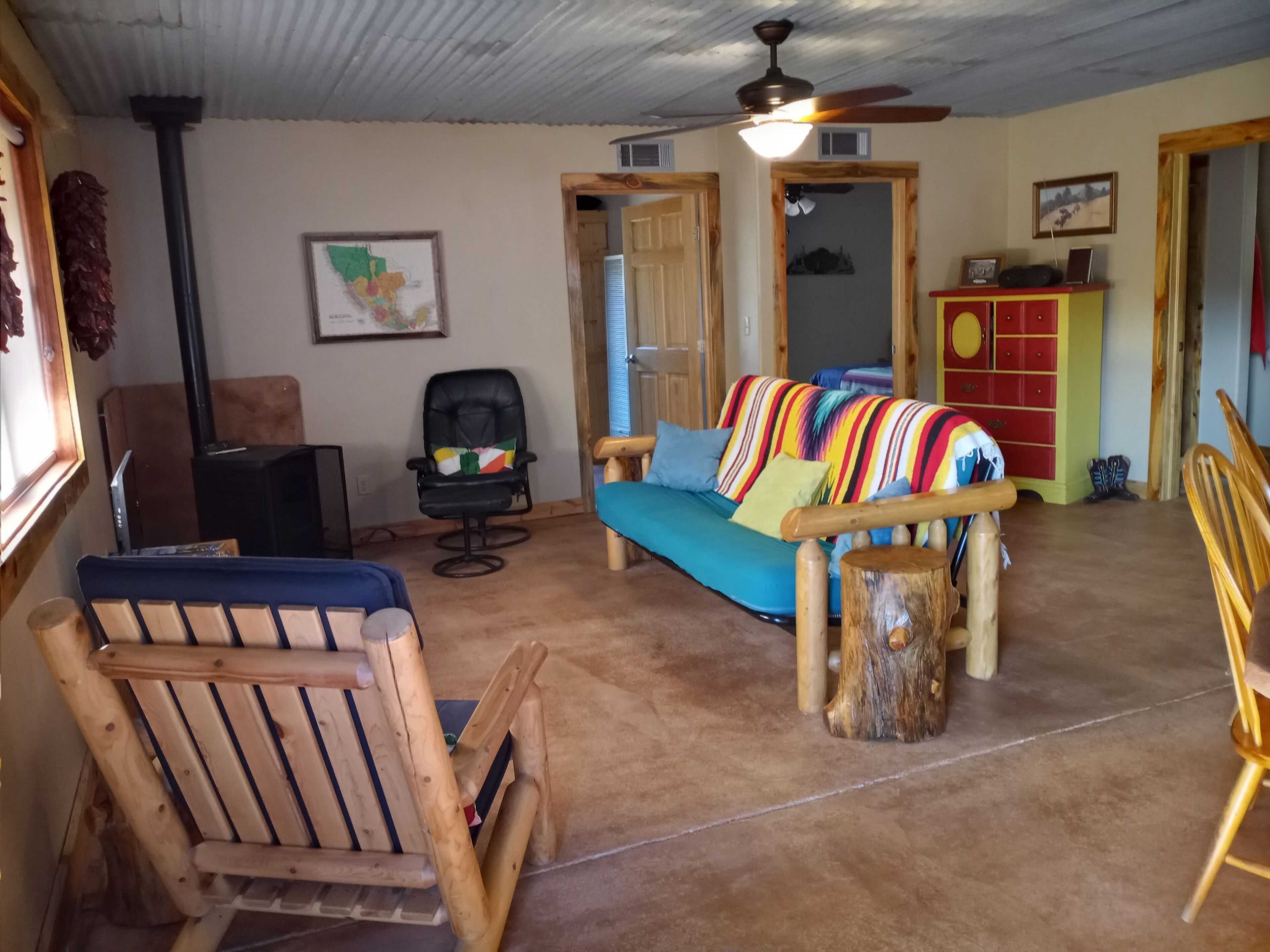 Cozy Cabin, Off-Grid Mountain Adventure near Westcliffe, CO! Visit this Fall!