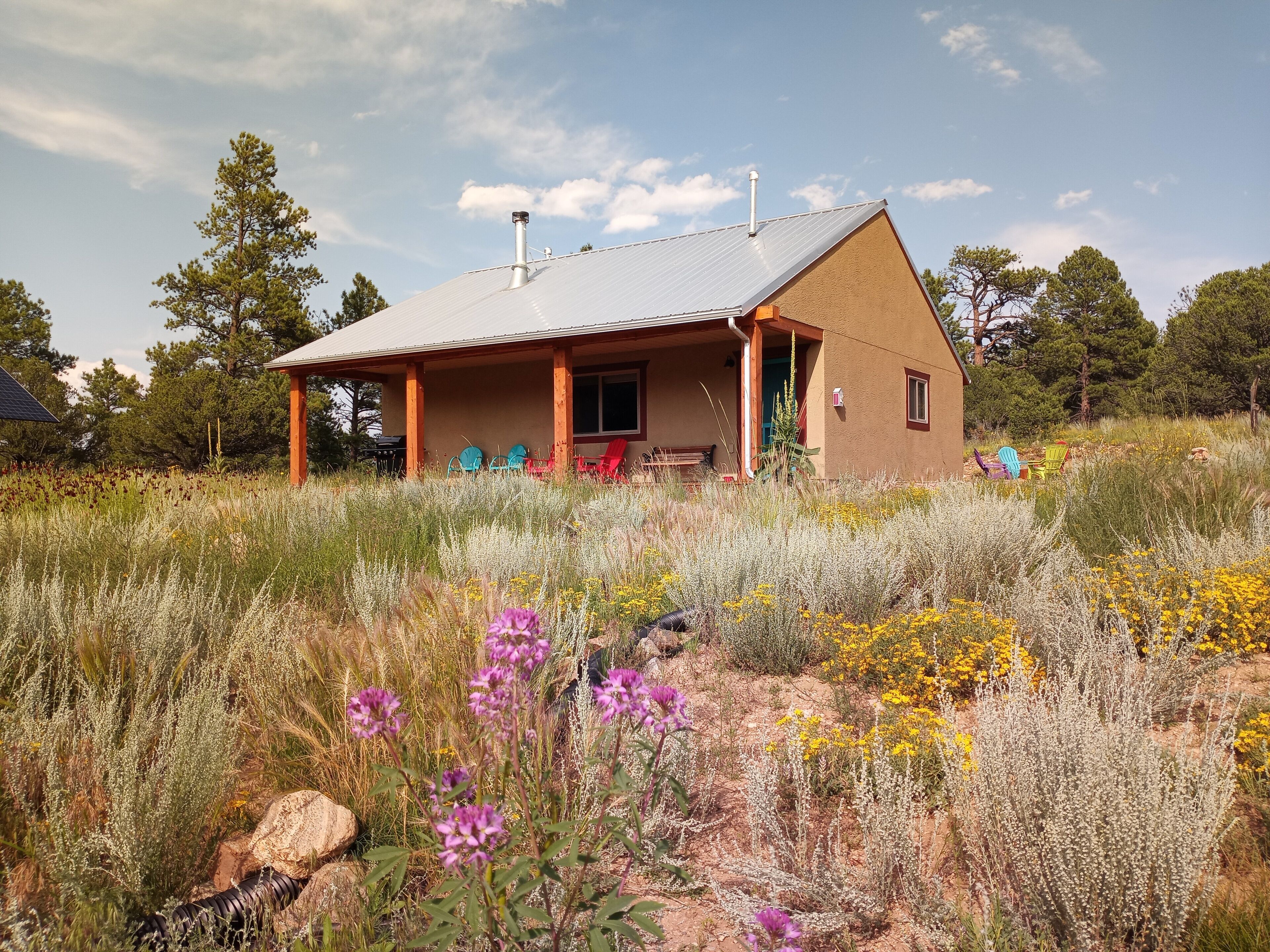 Cozy Cabin, Off-Grid Mountain Adventure near Westcliffe, CO! Visit this Fall!