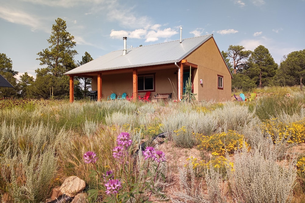 Cozy Cabin, Off-Grid Mountain Adventure near Westcliffe, CO! Visit this Fall!