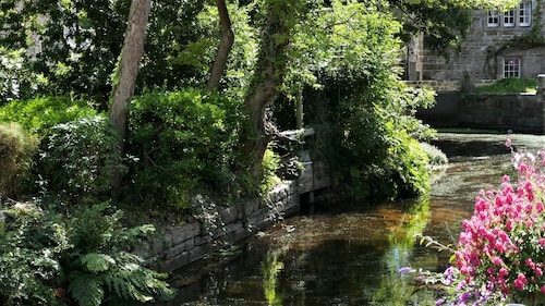 Belle maison en pierres anciennes près de l'Aven et de la plage - 10 personnes