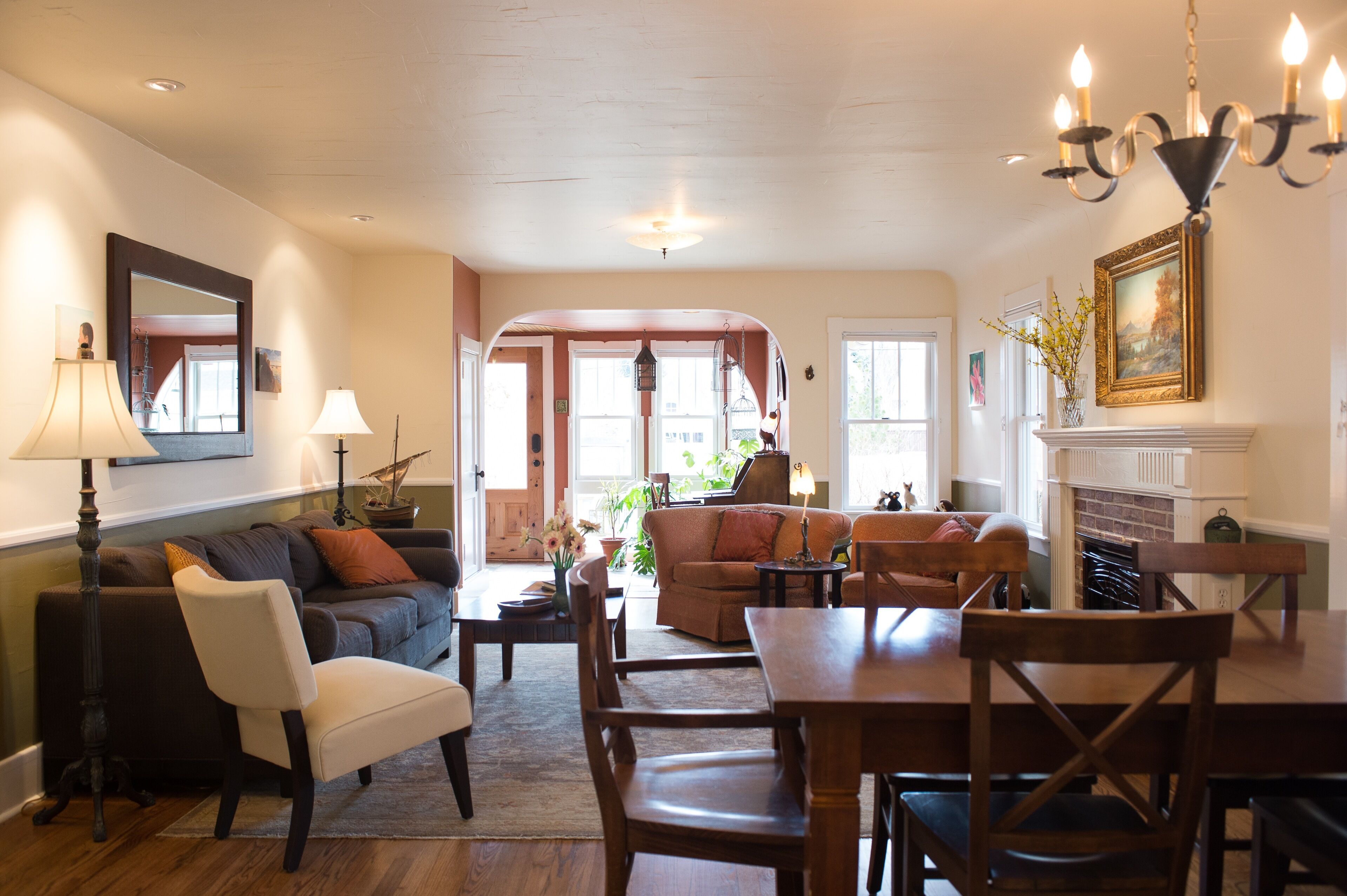 Smart TV, fireplace, DVD player, books