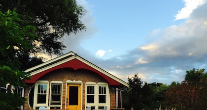 Bungalow Asio: Central Boulder Retreat, Walk To Trails, Shops, And Downtown