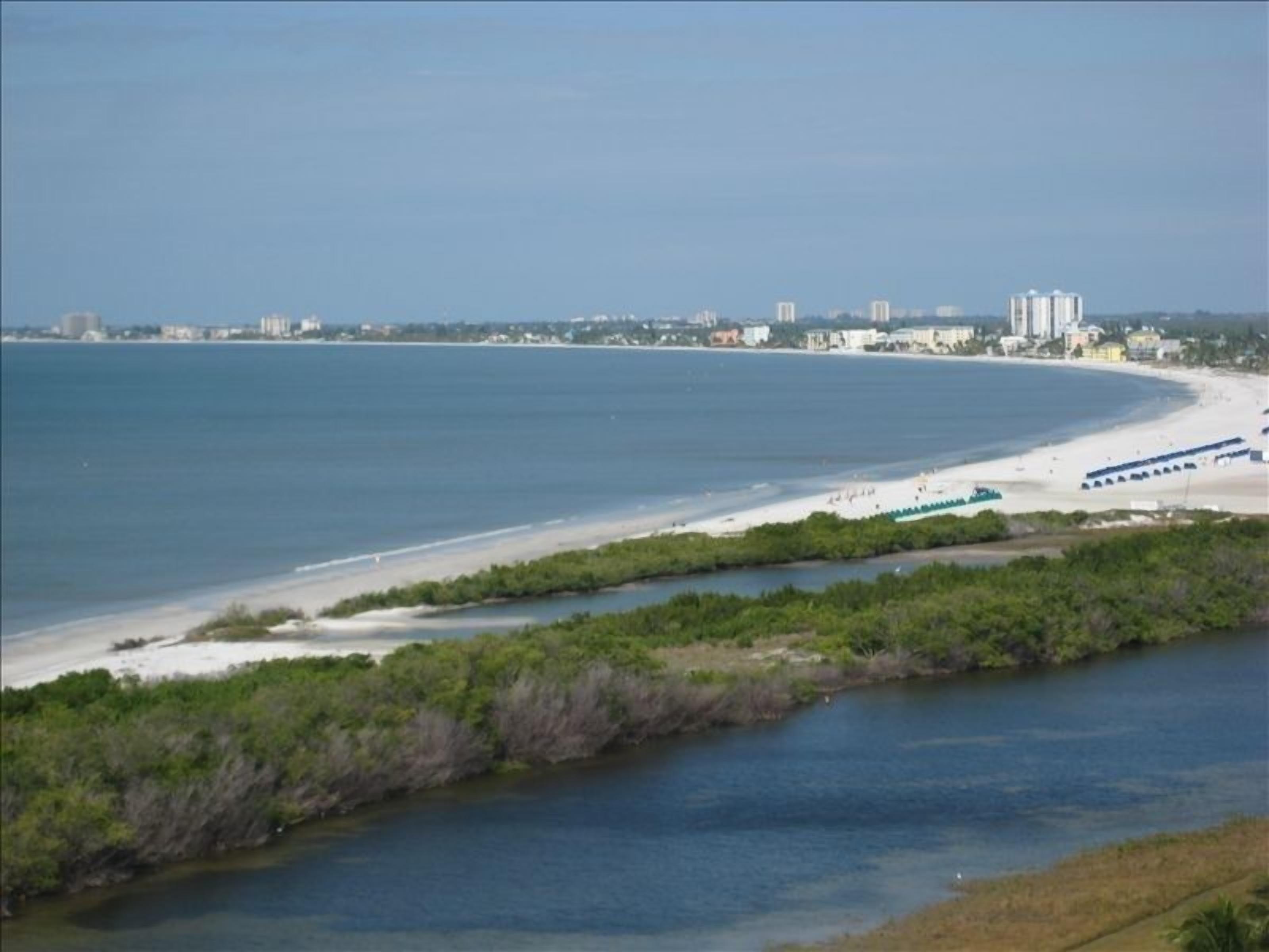 Luxury Beach Penthouse with Direct Gulf View