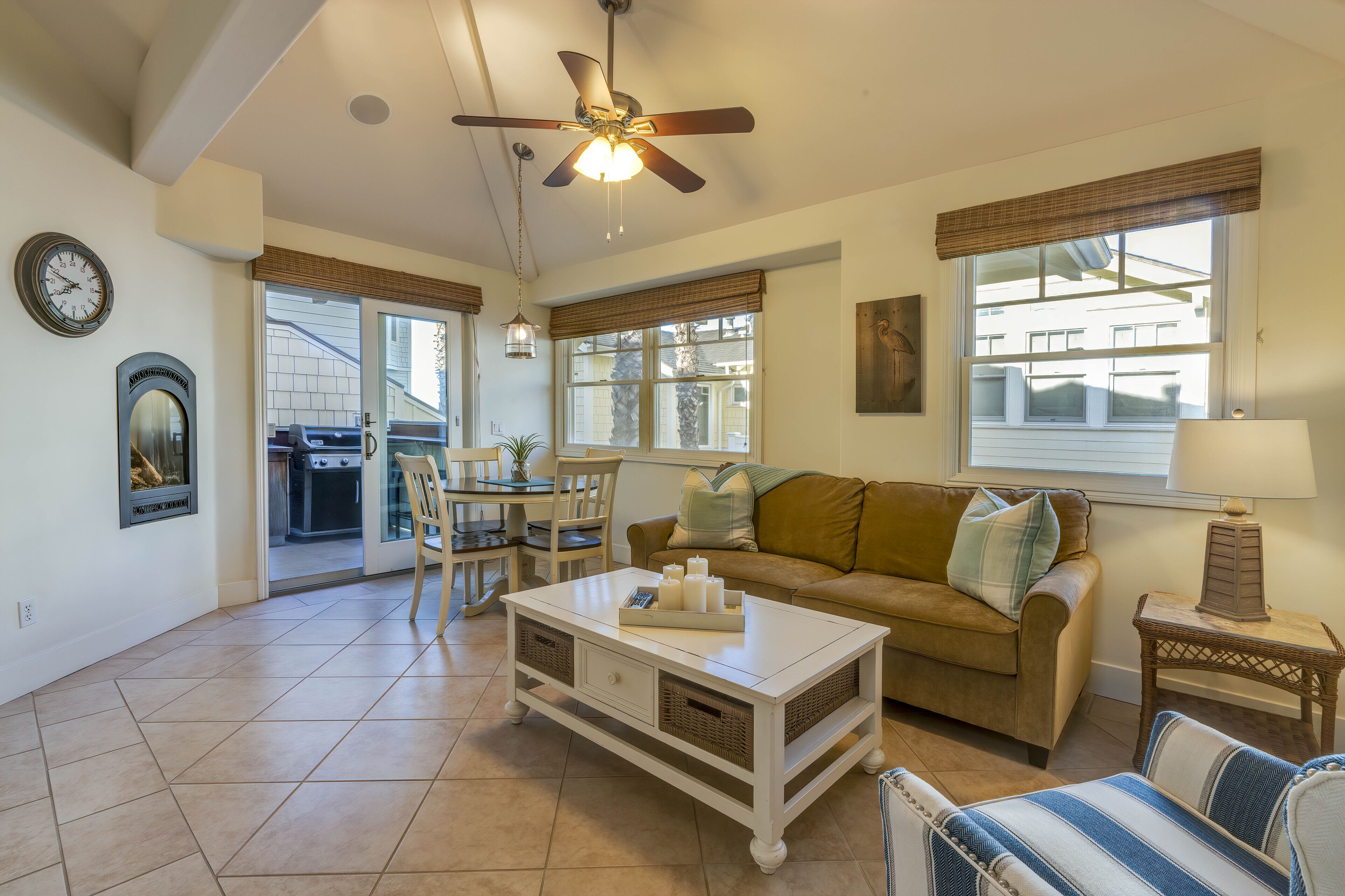 1 Bedroom Condo W/outdoor Ocean View Bbq Kitchen - Steps To Beach & Town