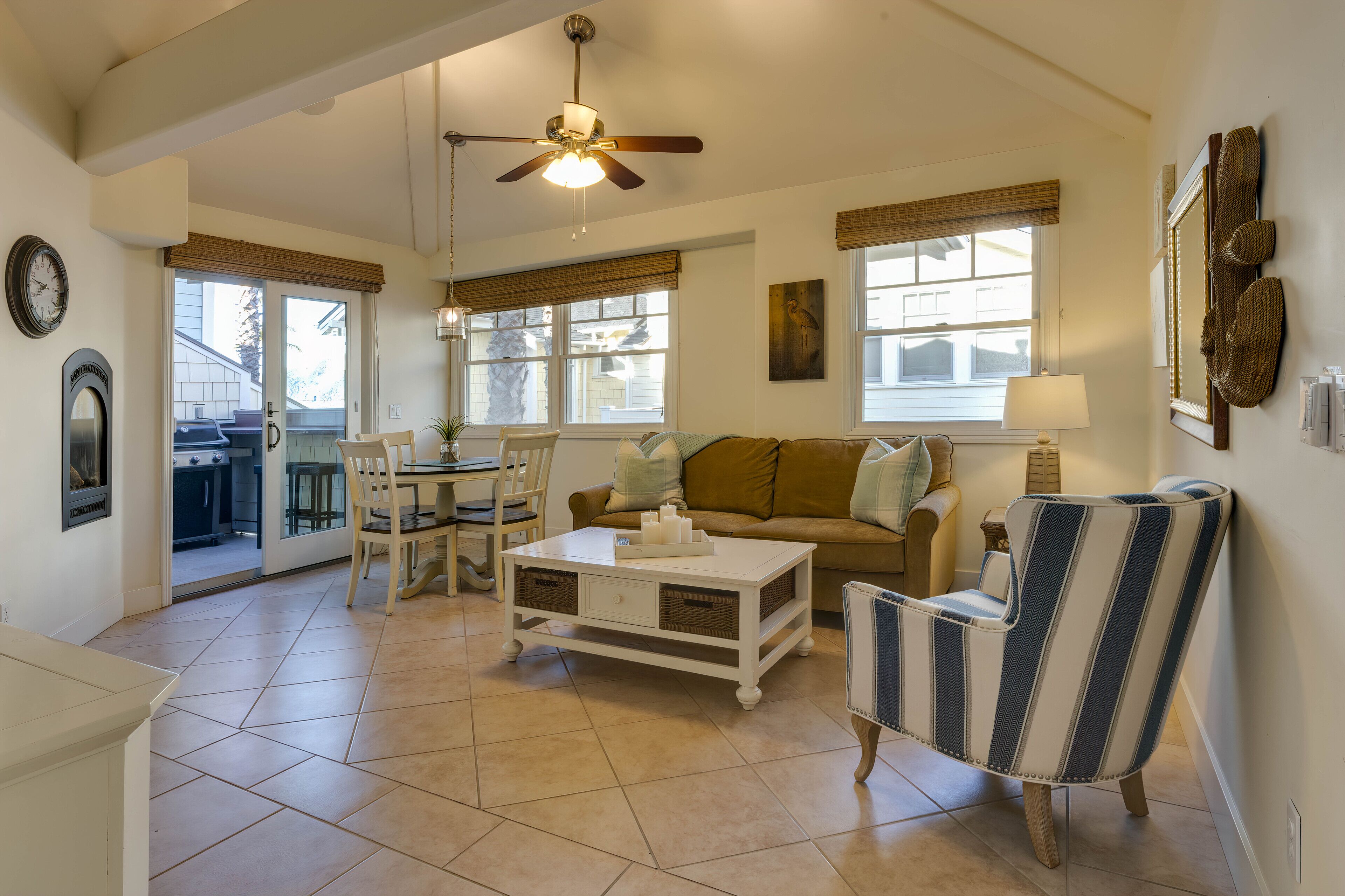 1 Bedroom Condo W/outdoor Ocean View Bbq Kitchen - Steps To Beach & Town