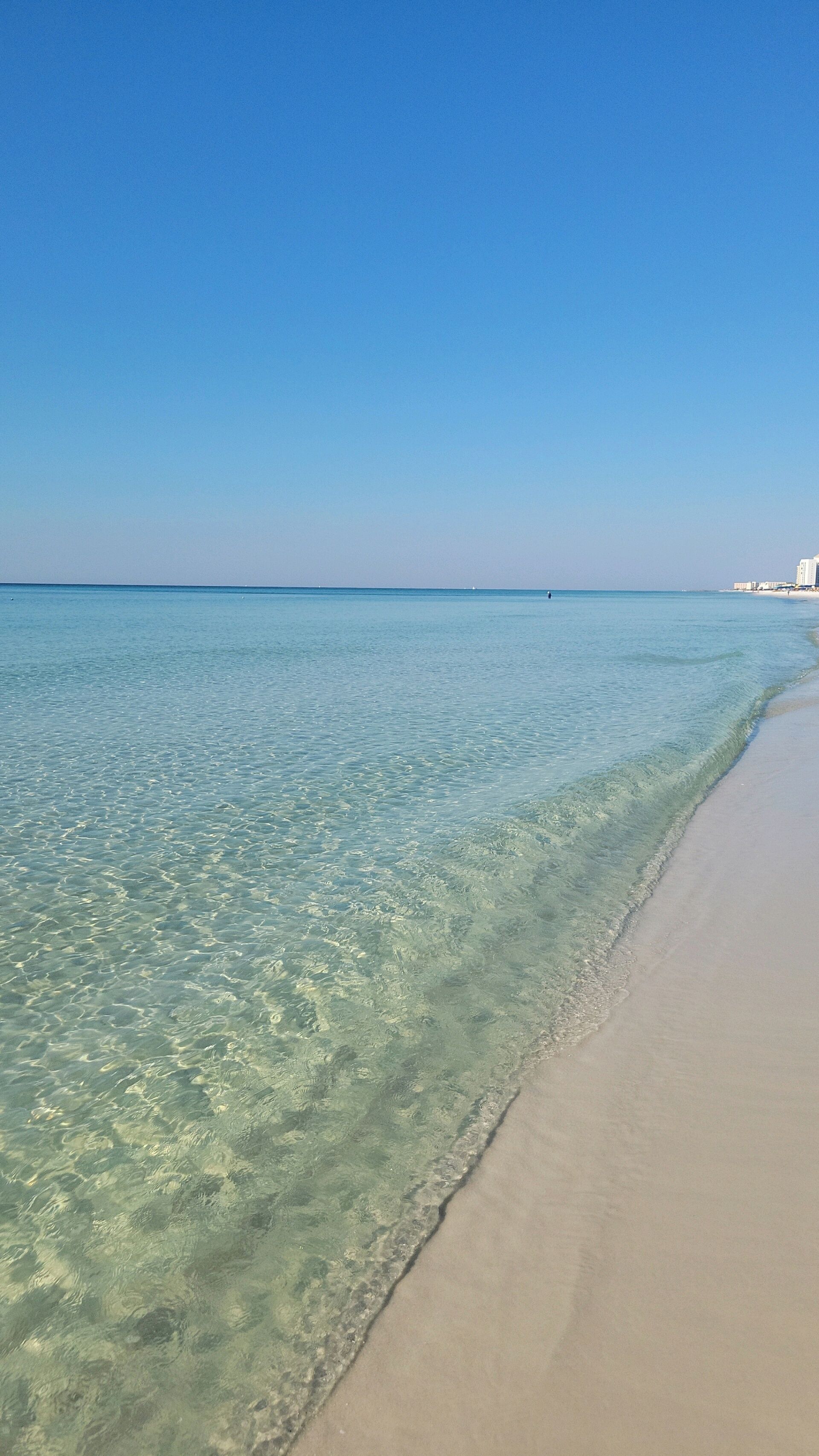 På stranden og solsenger