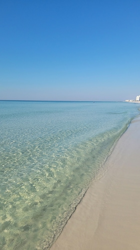  Oceanside condo! Heated pools! The best location!



