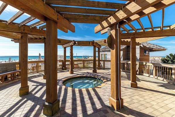 Tina de hidromasaje al aire libre