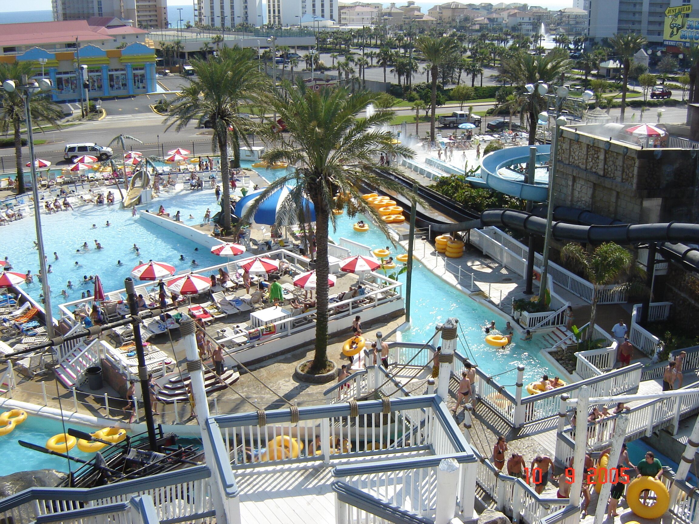 Innendørsbasseng og utendørsbasseng