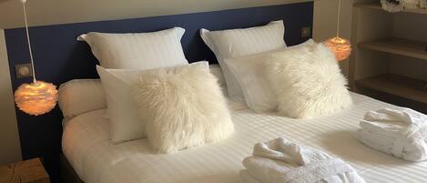 3 Schlafzimmer, Schreibtisch, Bügeleisen/Bügelbrett, Reisekinderbett