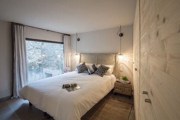 2 عدّة غرف نوم ومكواة/لوح كي وواي فاي مجانًا وملاءات أسرّة