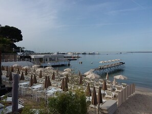 Property grounds - BEAUTIFUL 3 ROOMS QUIET AND BRIGHT SEA VIEW (Antibes)