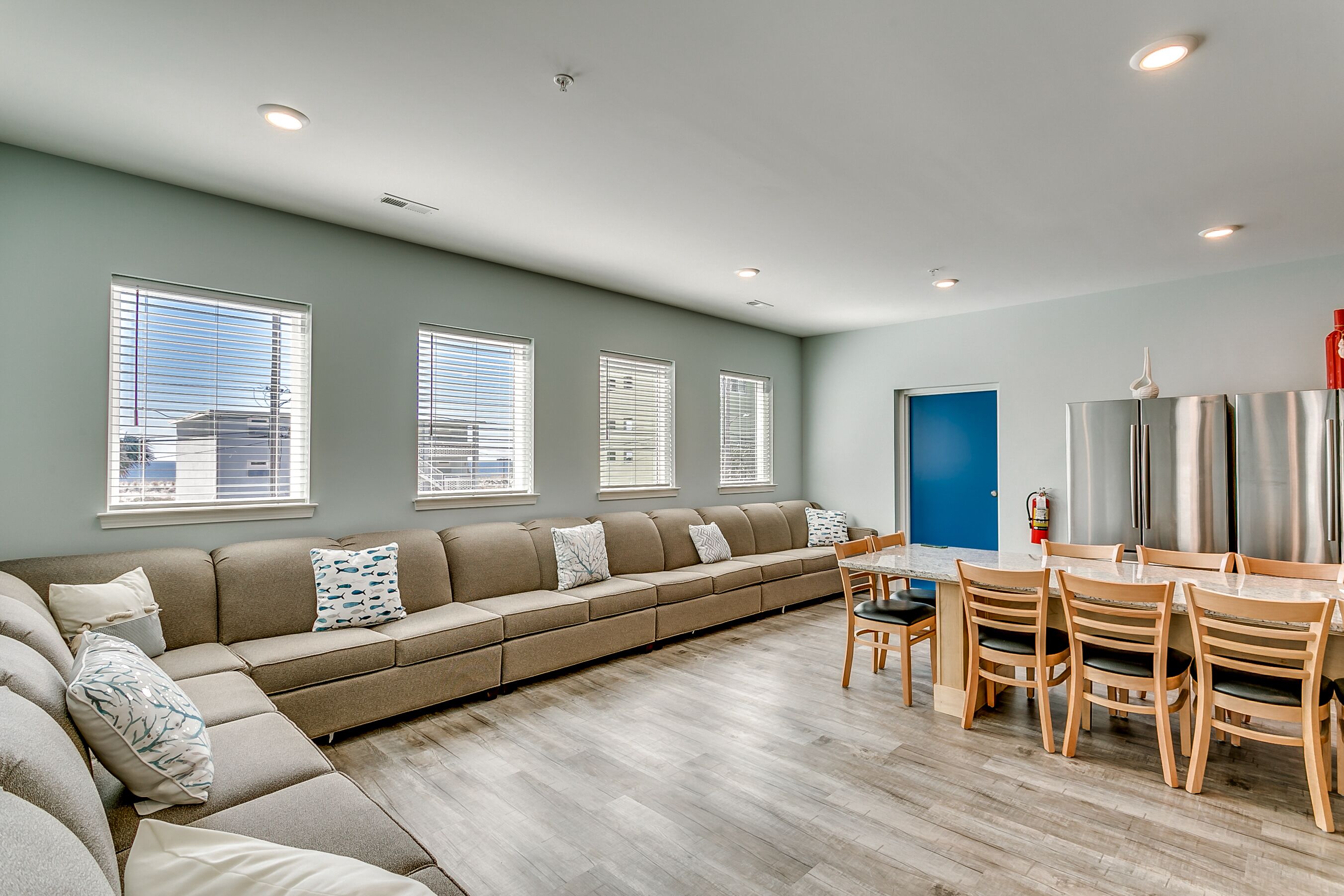 Across St from beach, 14 bd/14ba, game room, media room large kitchen, pool/spa