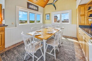 Dining - Soundfront Hatteras Home with Hot Tub, Private Sound Access, and Boat Slips (Hatteras)