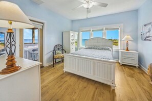 4 bedrooms, desk, free WiFi, bed sheets - Soundfront Hatteras Home with Hot Tub, Private Sound Access, and Boat Slips (Hatteras)