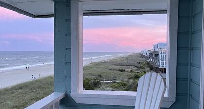 Walk to the Boardwalk and downtown Carolina Beach! Oceanfront !