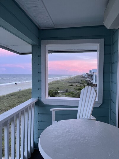 Walk to the Boardwalk and downtown Carolina Beach! Oceanfront ! 