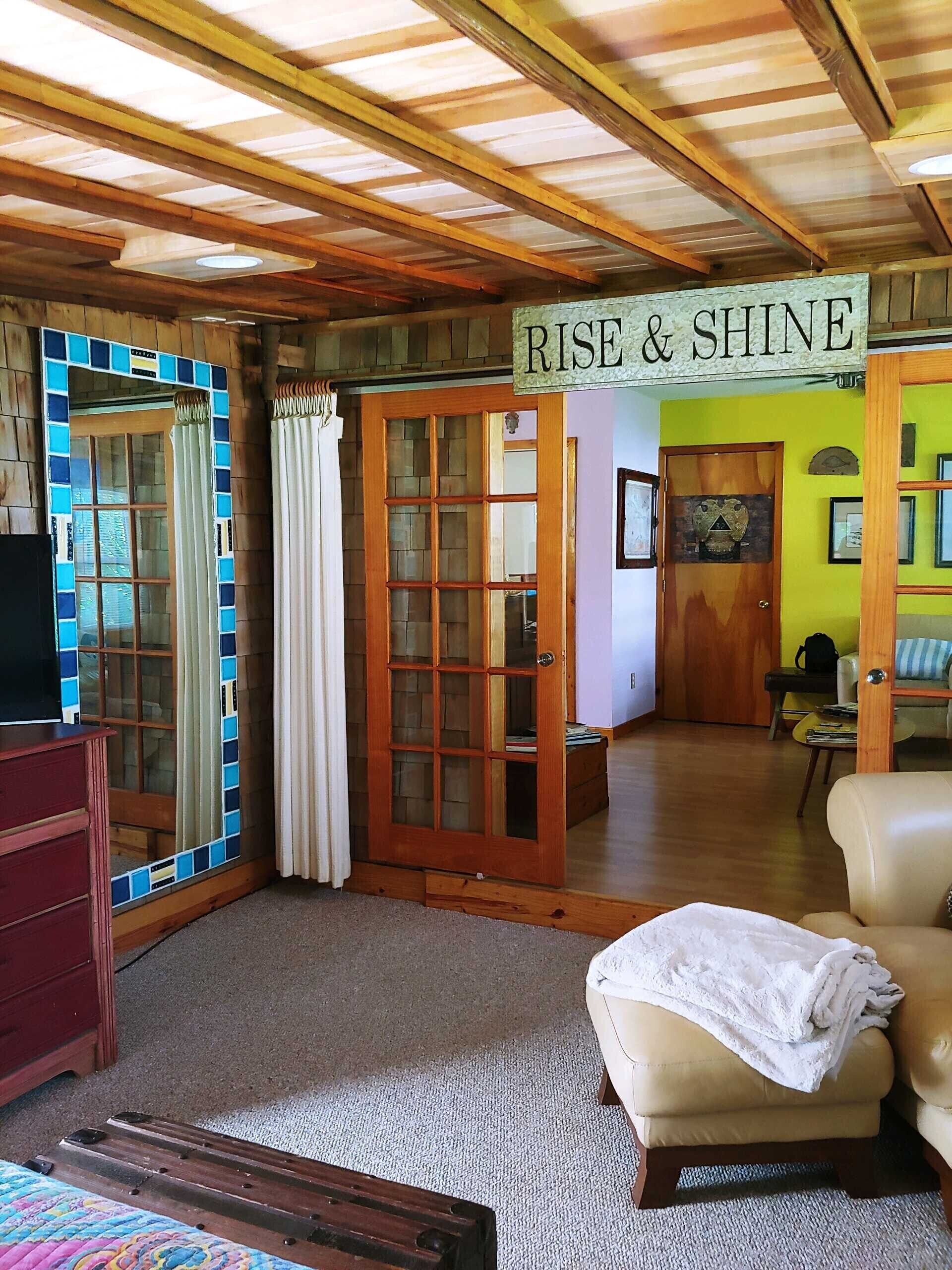 Live like a local in the heart of Nags Head! No cleaning fee/2:00 pm check-in! 