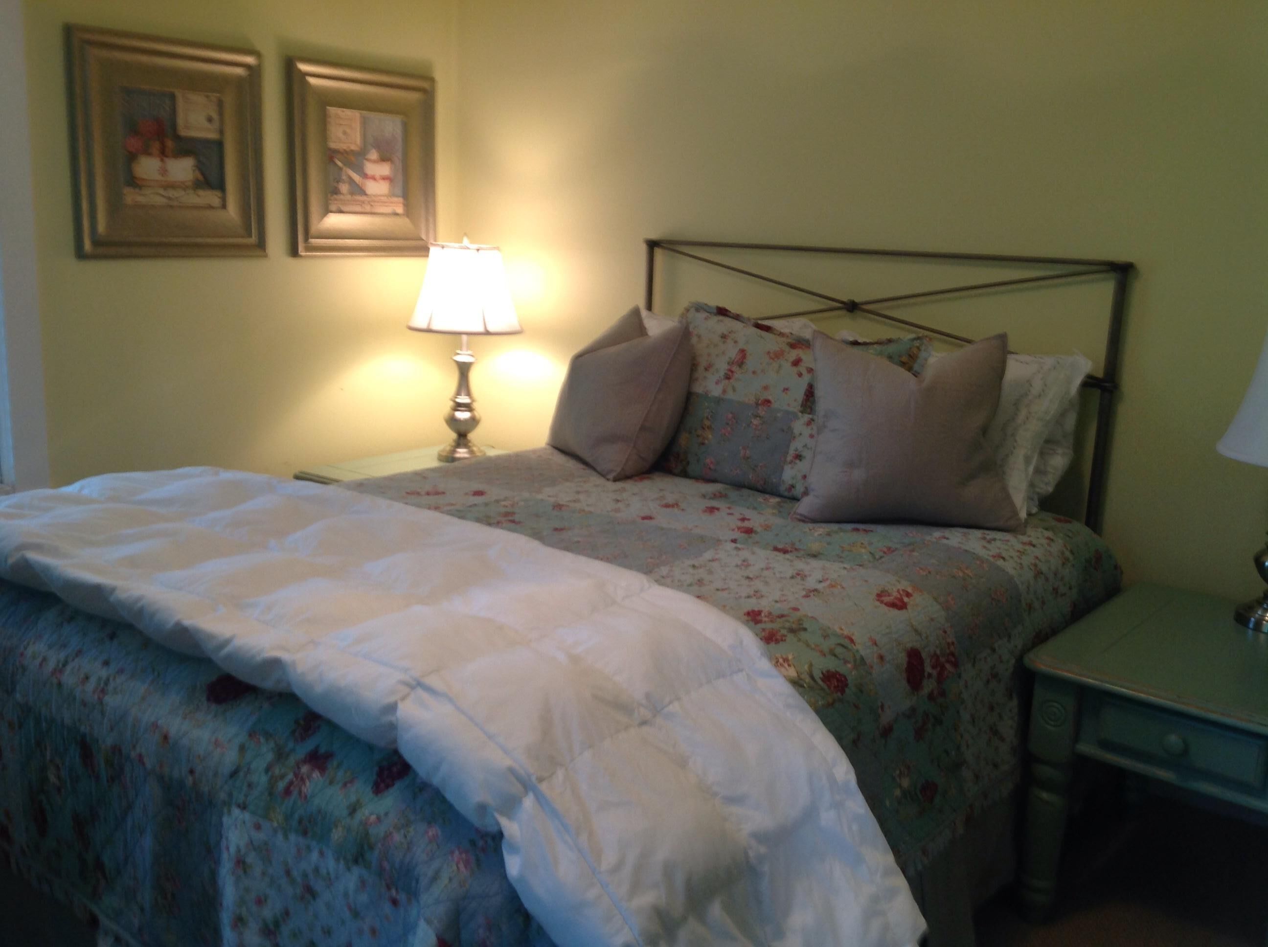 4 bedroom Victorian Guest house with pool on Country Estate close to Nashville