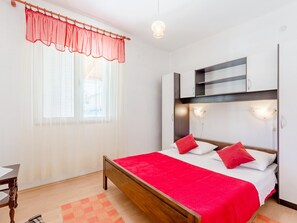 3 bedrooms, iron/ironing board, internet, bed sheets - Apartment Antica, (15940), Mirca, hr (Mirca)