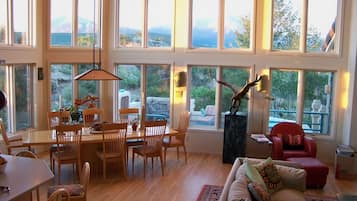 Smart TV, fireplace, DVD player, books