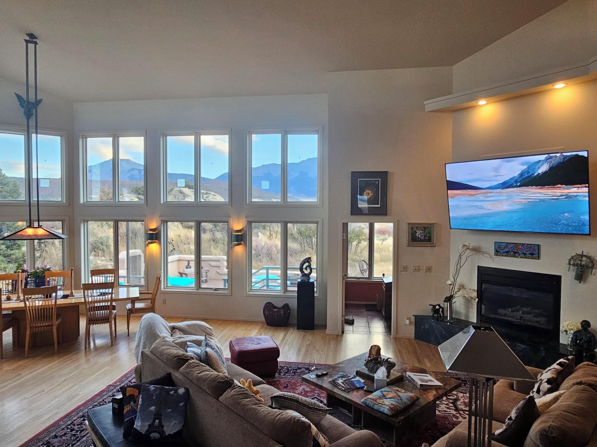 Smart TV, fireplace, DVD player, books