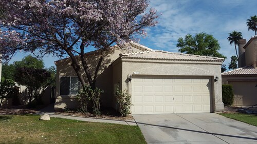 Love Your Privacy -- The Whole House In La Jolla Village Is Yours!!