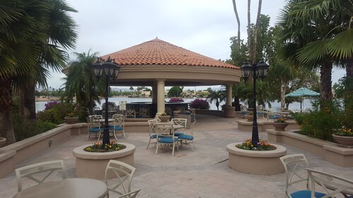 Love Your Privacy -- The Whole House In La Jolla Village Is Yours!!