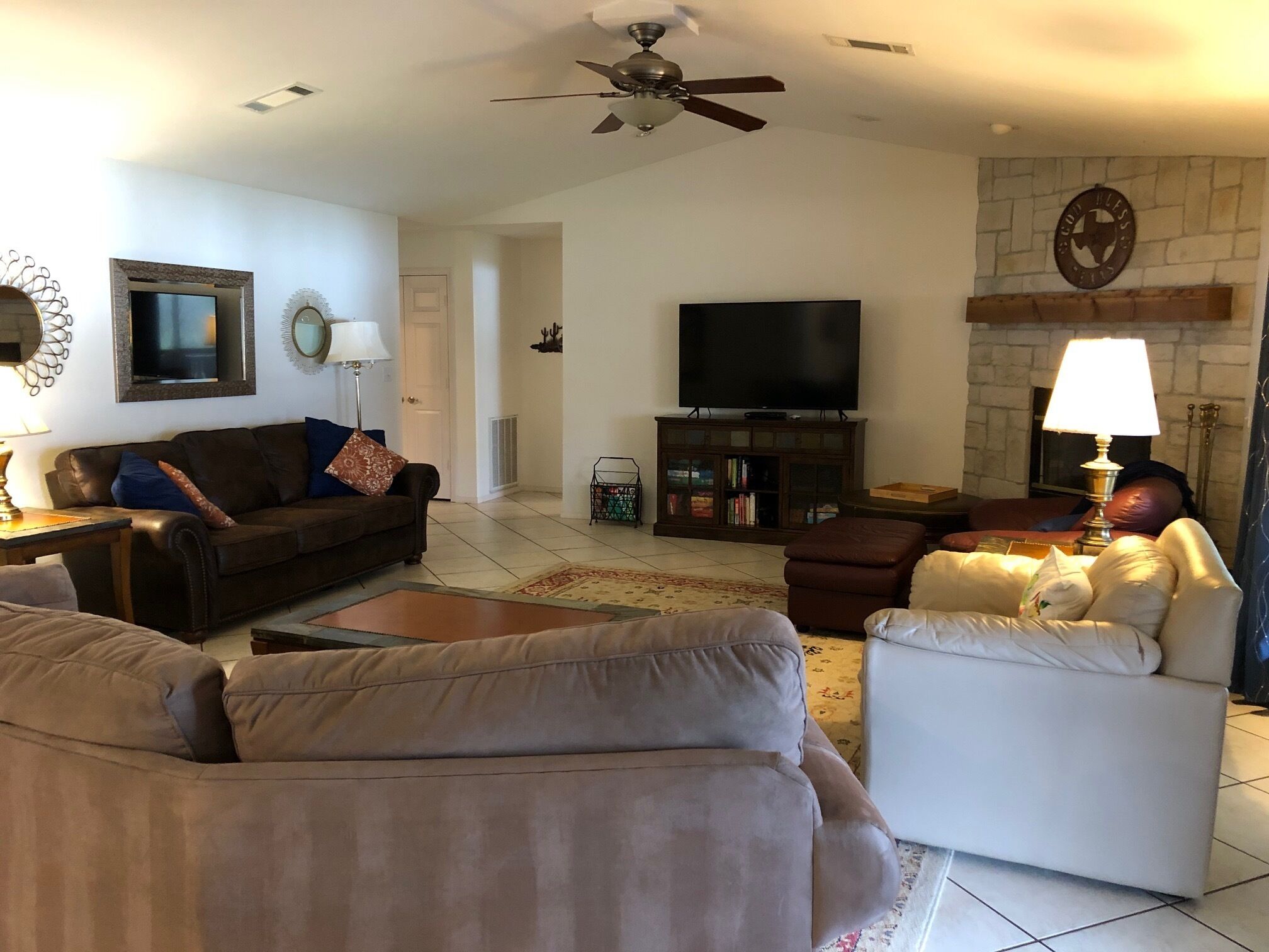 Lake front, Guest Boat Dock, Sand Beach, Water sports, Great Fishing, or Relax