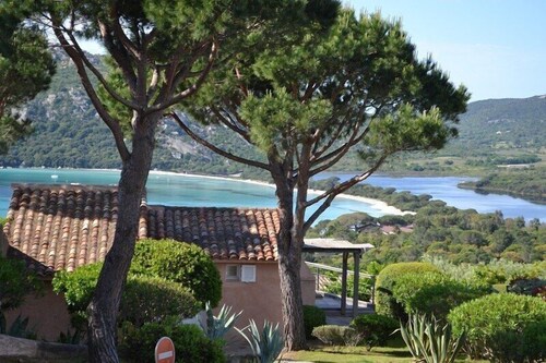 SUPERB SEA VIEW over SANTA GIULIA bay in residence with private pool