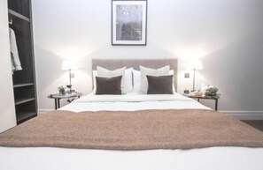 Standard Apartment, 2 Double Beds, Non Smoking, City View | 2 bedrooms, iron/ironing board, free WiFi, bed sheets - Mayfair Oxford Street Apartment (London)