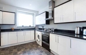 Standard Apartment, 2 Double Beds, Non Smoking, City View | Private kitchen | Fridge, microwave, oven, stovetop - Mayfair Oxford Street Apartment (London)