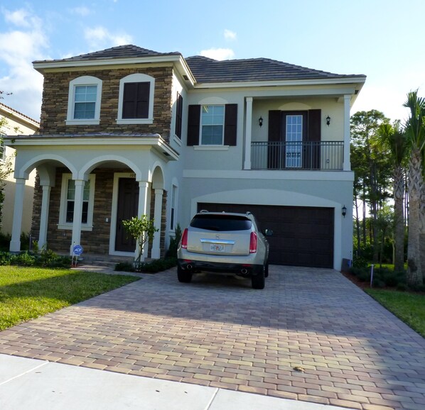 Newly Constructed Immaculate 4br/3.5ba Located In The Heart Of Abacoa